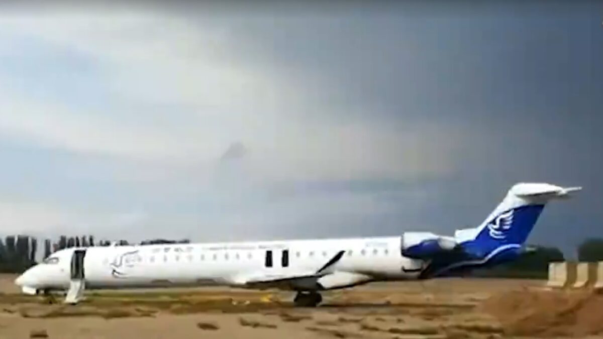 China Express CRJ900 Slides Off Runway In Northwest China, Four Injured