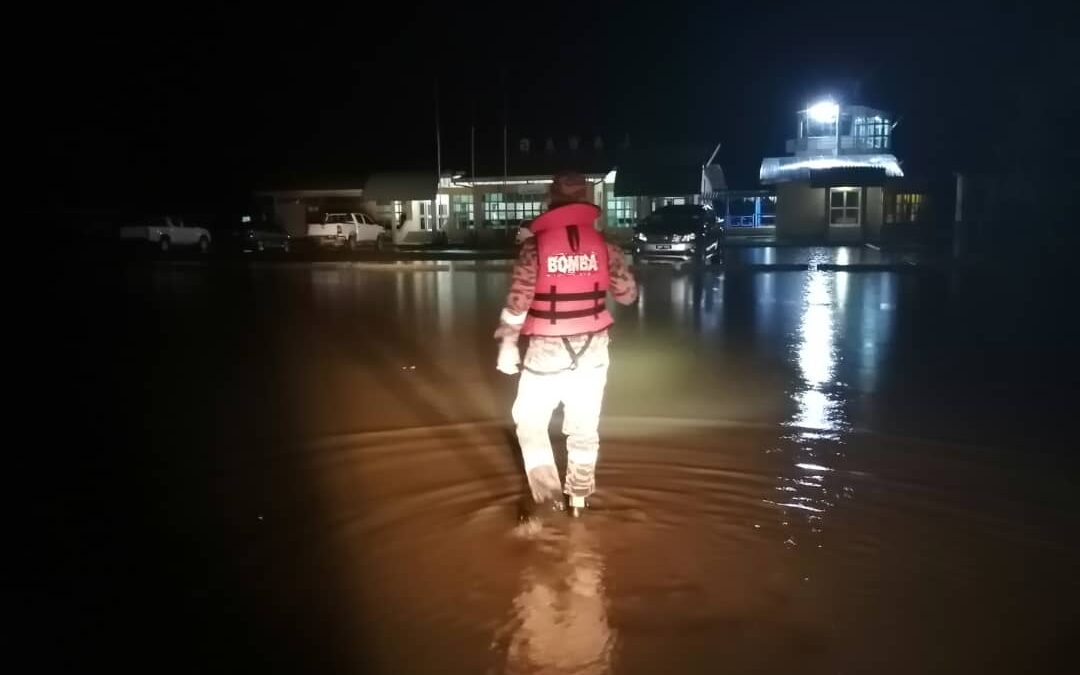 Malaysia’s Lawas Riverbank Breaks, Flooding Airport
