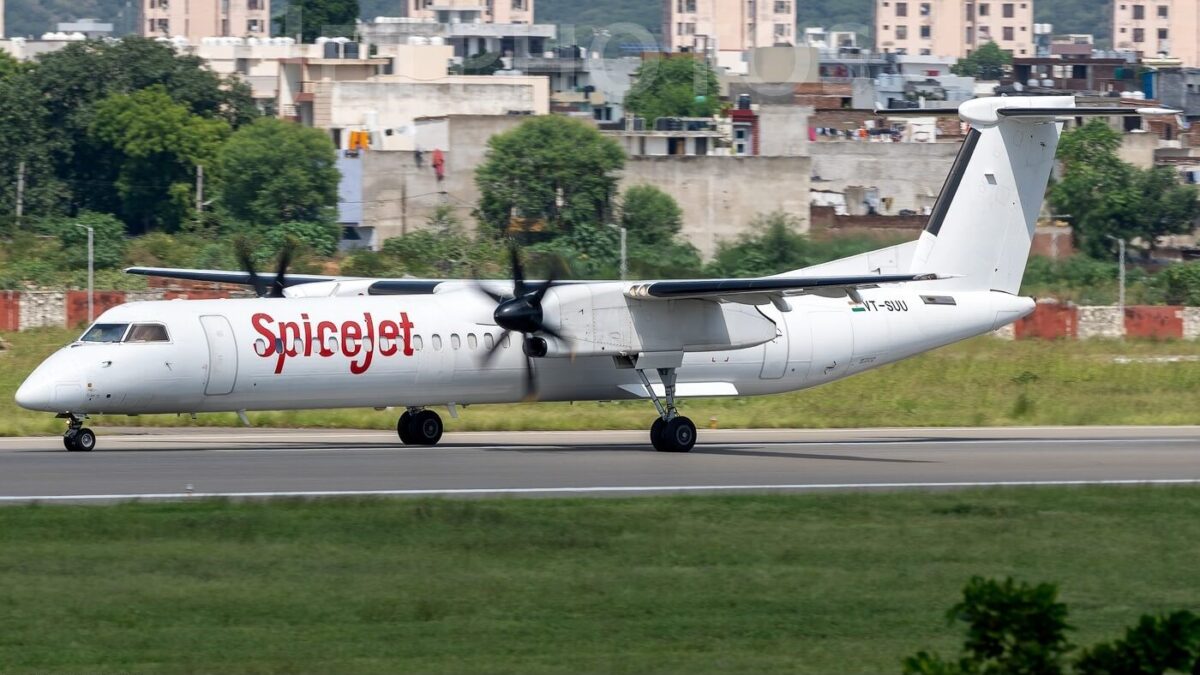 India’s SpiceJet Dash 8-400 Diverts Due To Cabin Pressurization Issue