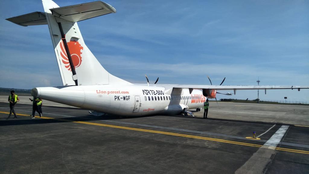 Indonesia’s Wings Air ATR 72 Landing Gear Stuck In Drain At Bali