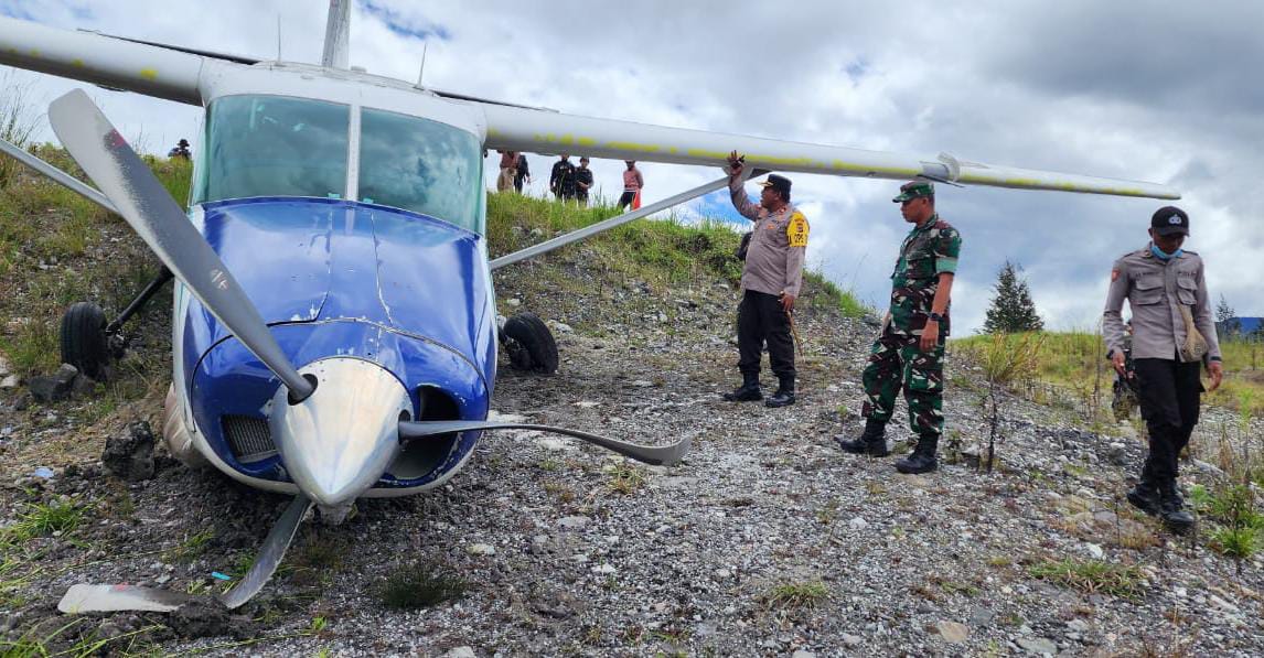 Cessna Caravan Heavily Damaged After Skidding Off Runway In West Papua
